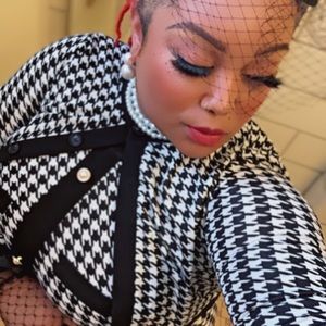 Meet your Posher, Lola